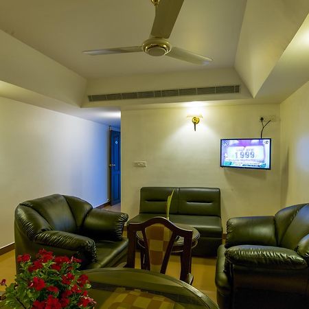 Golf View Hotels & Suites Nedumbassery Bagian luar foto