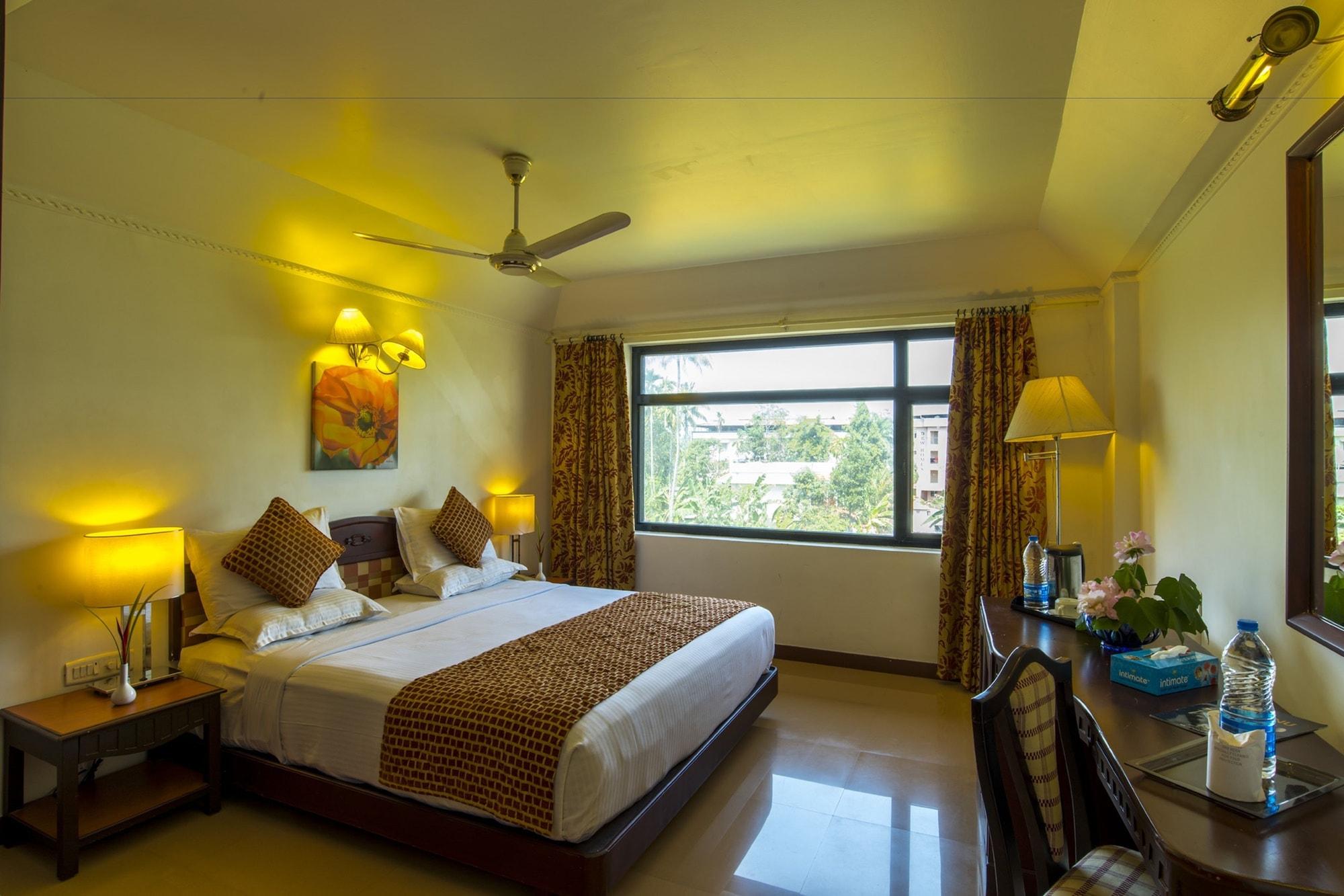 Golf View Hotels & Suites Nedumbassery Bagian luar foto