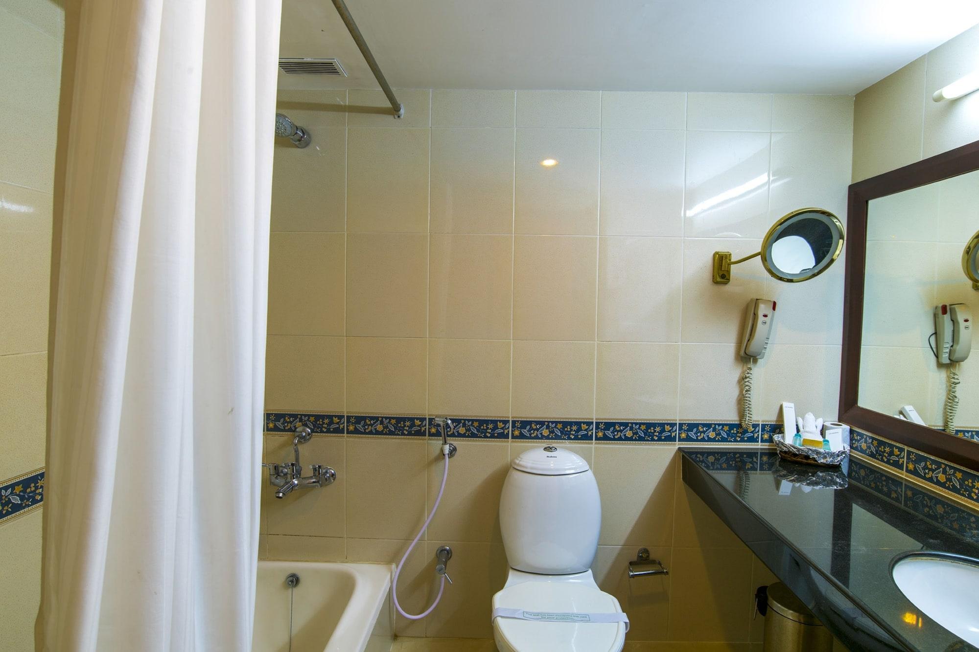 Golf View Hotels & Suites Nedumbassery Bagian luar foto