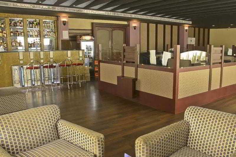 Golf View Hotels & Suites Nedumbassery Bagian luar foto