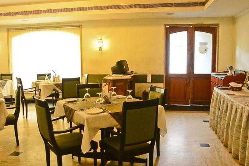 Golf View Hotels & Suites Nedumbassery Bagian luar foto