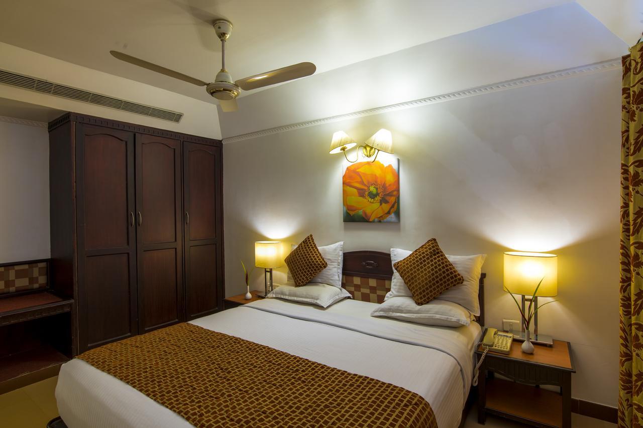 Golf View Hotels & Suites Nedumbassery Bagian luar foto