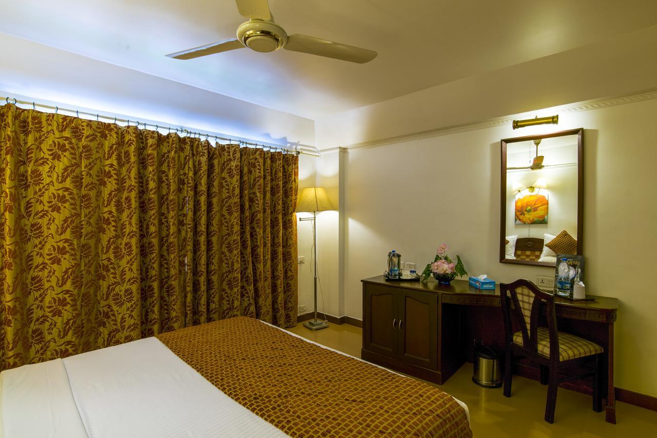 Golf View Hotels & Suites Nedumbassery Bagian luar foto