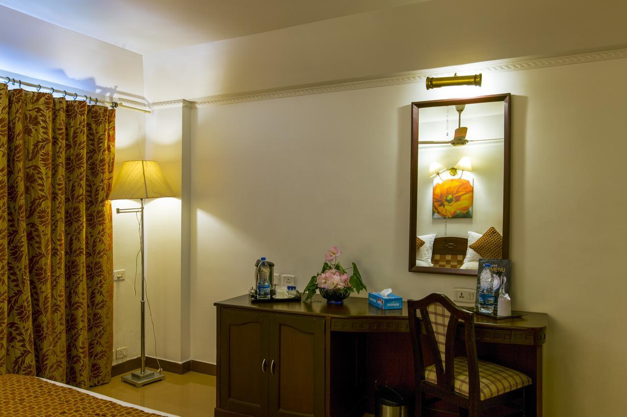 Golf View Hotels & Suites Nedumbassery Bagian luar foto