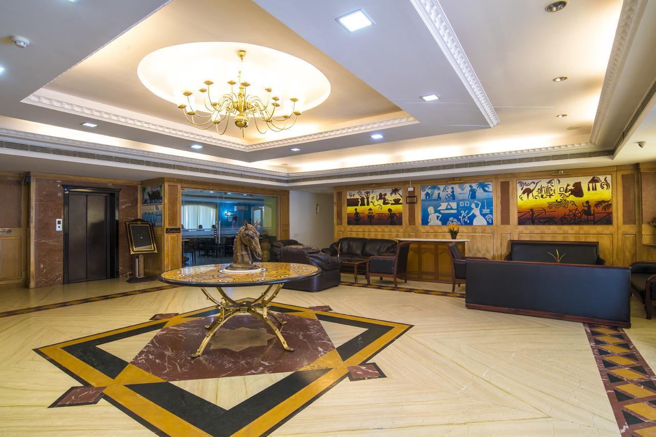 Golf View Hotels & Suites Nedumbassery Bagian luar foto