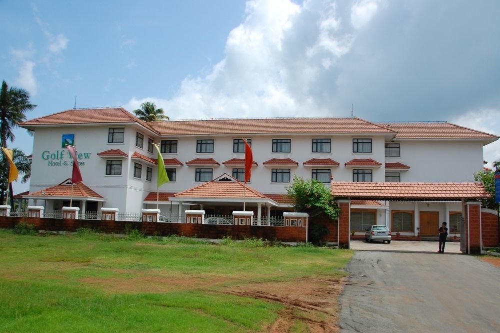 Golf View Hotels & Suites Nedumbassery Bagian luar foto