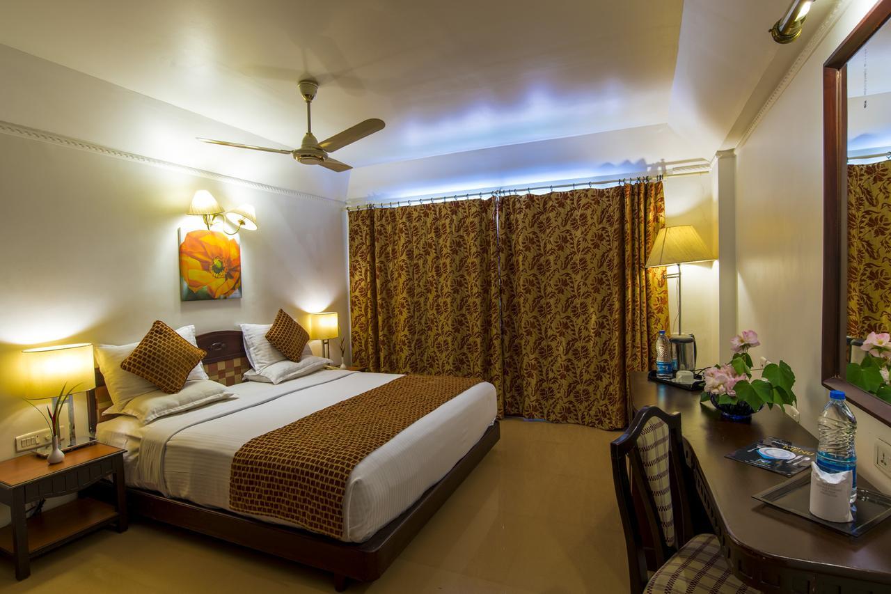 Golf View Hotels & Suites Nedumbassery Bagian luar foto