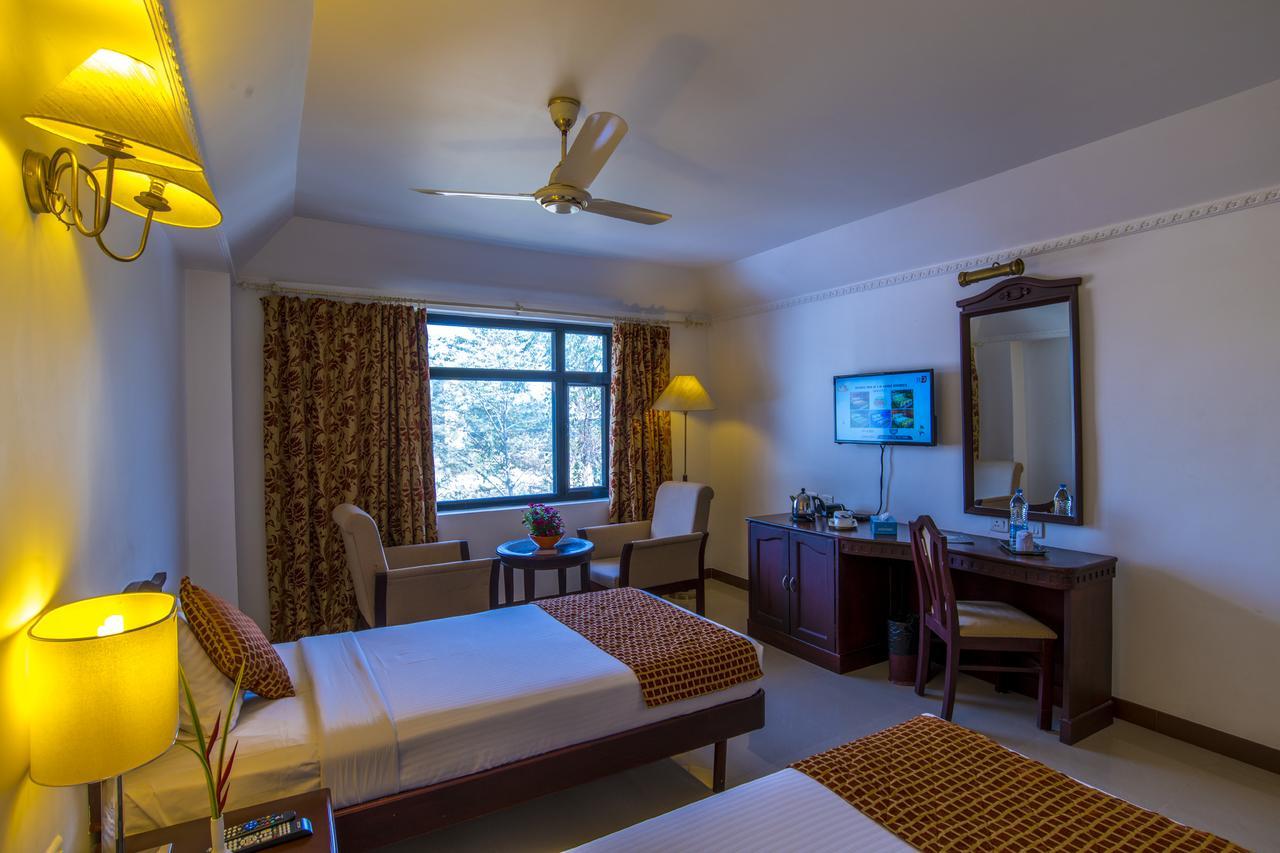 Golf View Hotels & Suites Nedumbassery Bagian luar foto