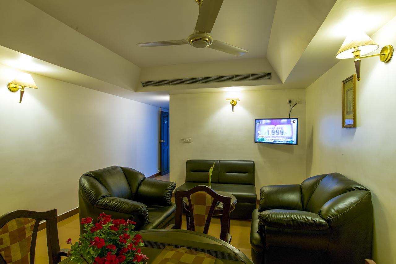 Golf View Hotels & Suites Nedumbassery Bagian luar foto